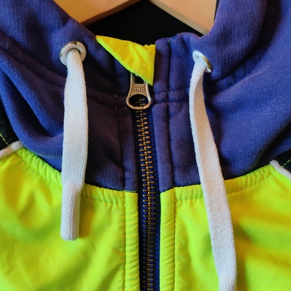Nike hooded sweatshirt with fun neon details - Picture 6 of 11